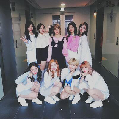 Twice (9 member kpop group)